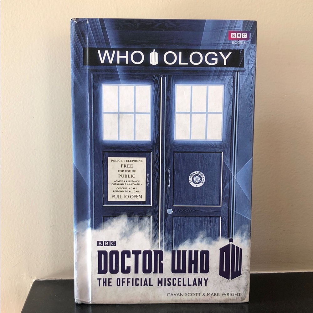 DOCTOR WHO Collector's Edition Dalek Yahtzee Game & Whoology: Dr. Who Miscellany - Picture 6 of 17